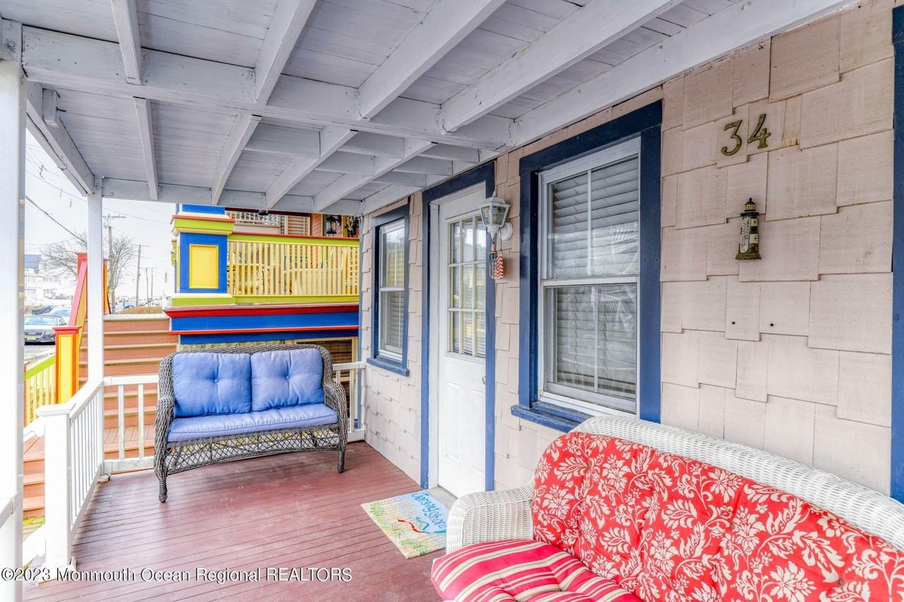 34 Webb Ave - Photo 3 of 12