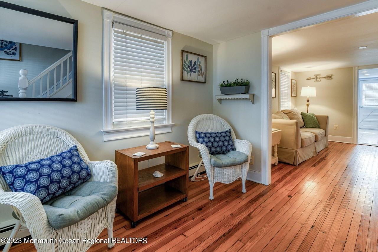 34 Webb Ave - Photo 4 of 12