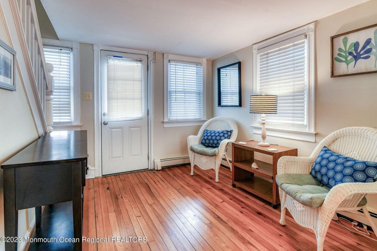 34 Webb Ave - Photo 5 of 12