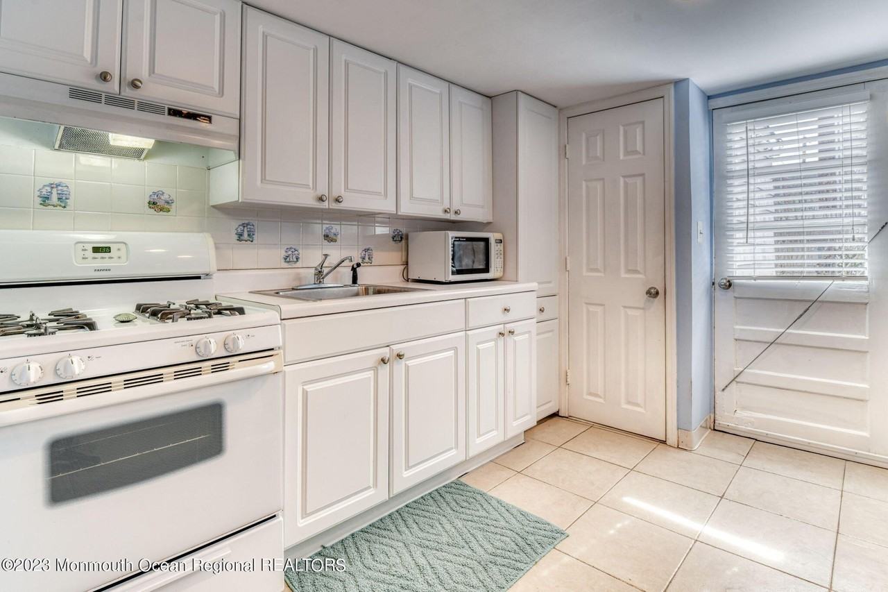 34 Webb Ave - Photo 7 of 12