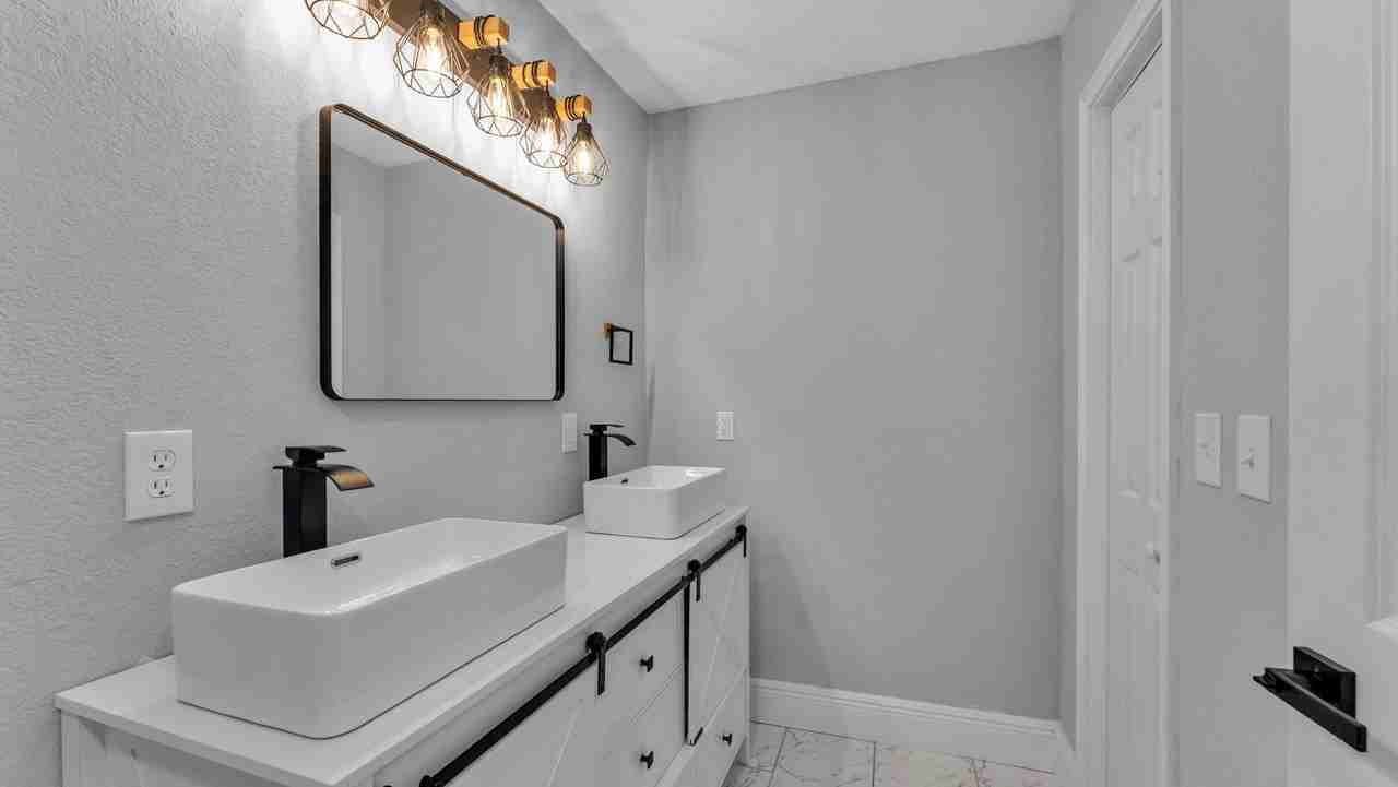 Christina Dr E - Photo 3 of 6