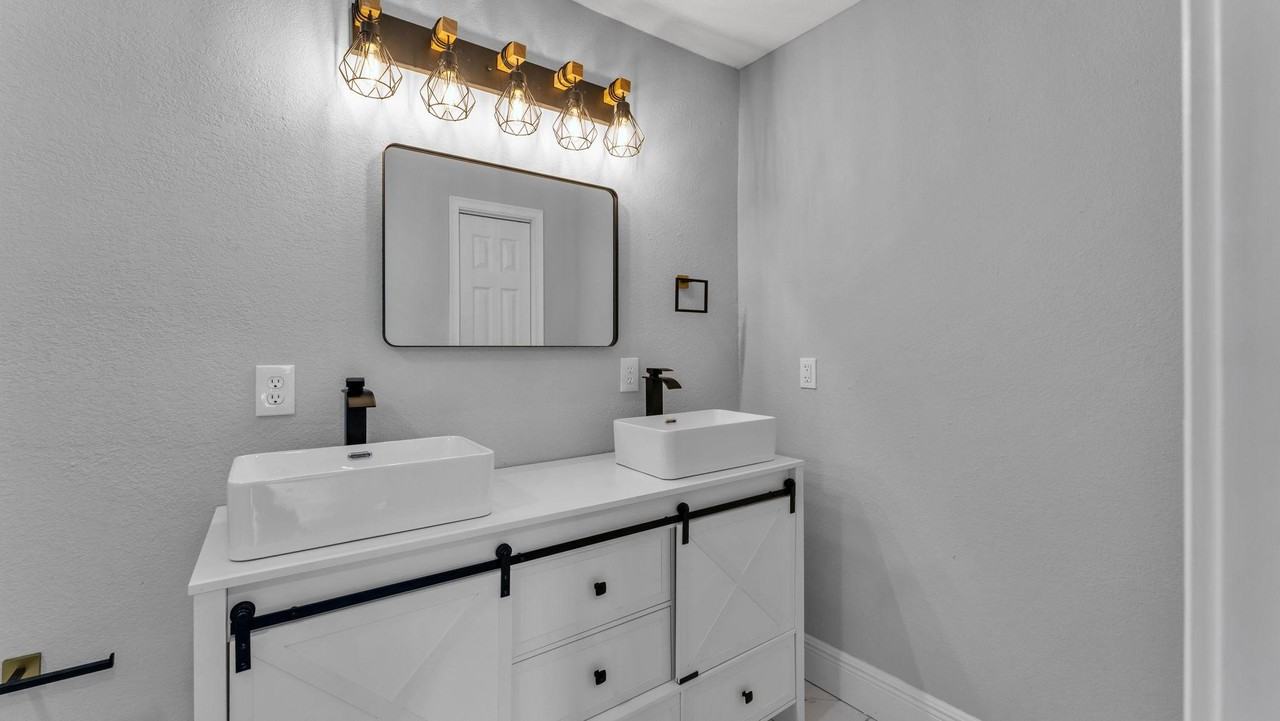 Christina Dr E - Photo 4 of 6