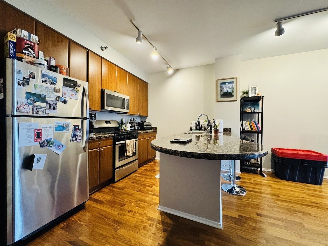 330 N Jefferson St #1907 - Photo 2 of 12