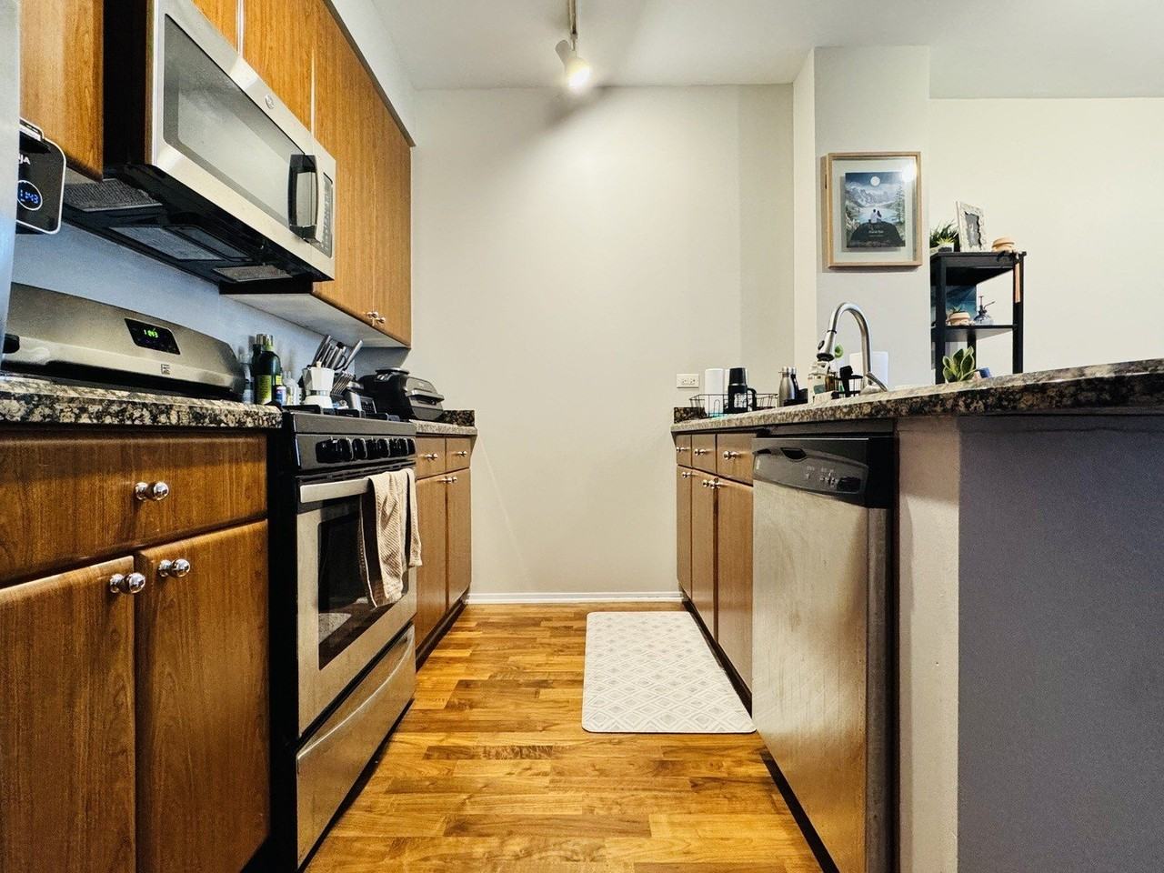 330 N Jefferson St #1907 - Photo 3 of 12