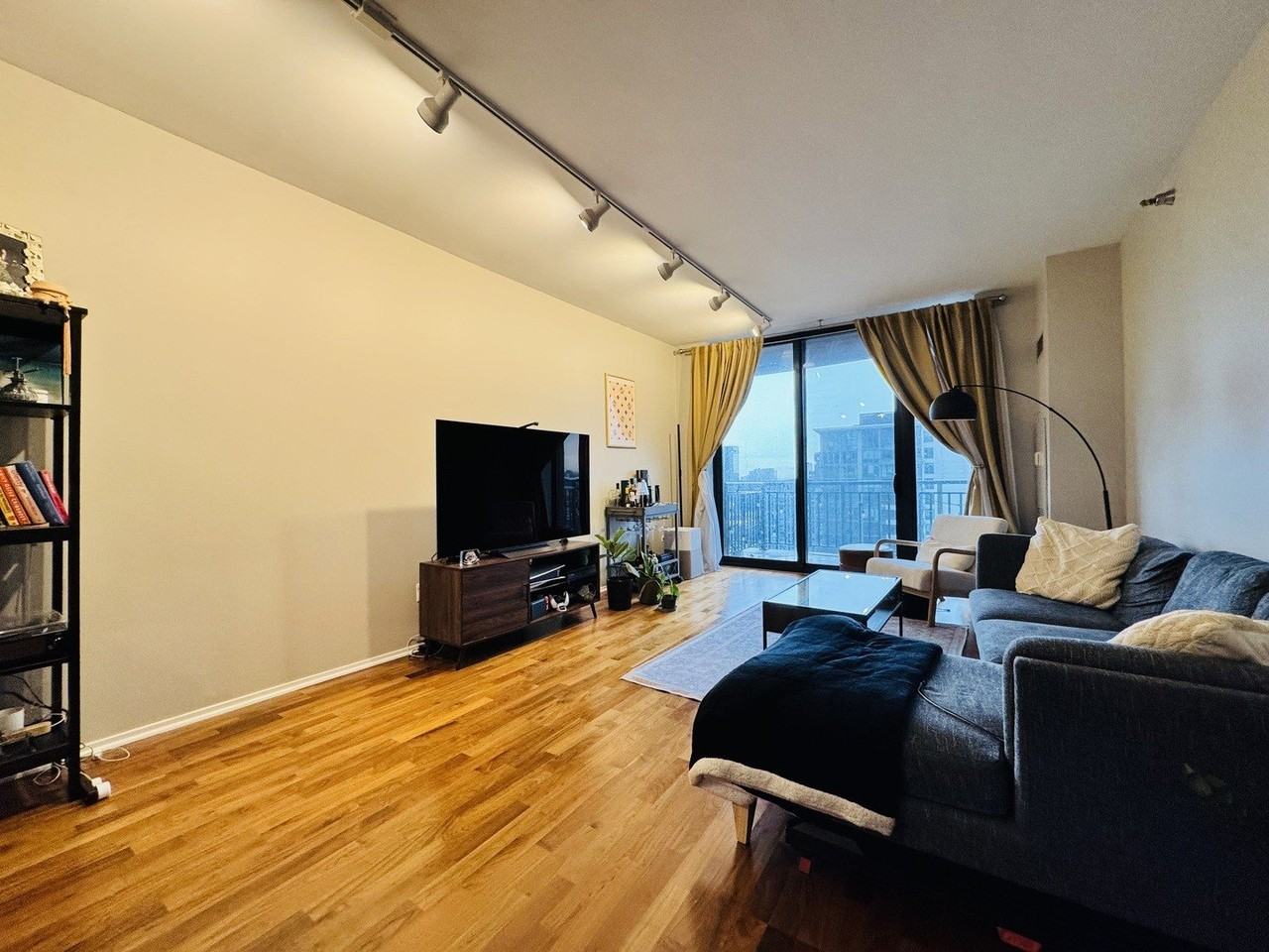 330 N Jefferson St #1907 - Photo 4 of 12