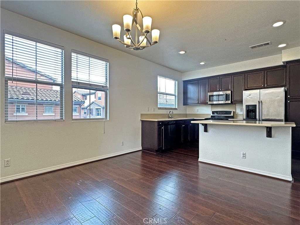 115 Cornell Ave - Photo 4 of 18