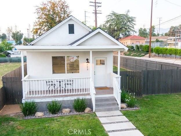 423 E Stuart Ave - Photo 3 of 42