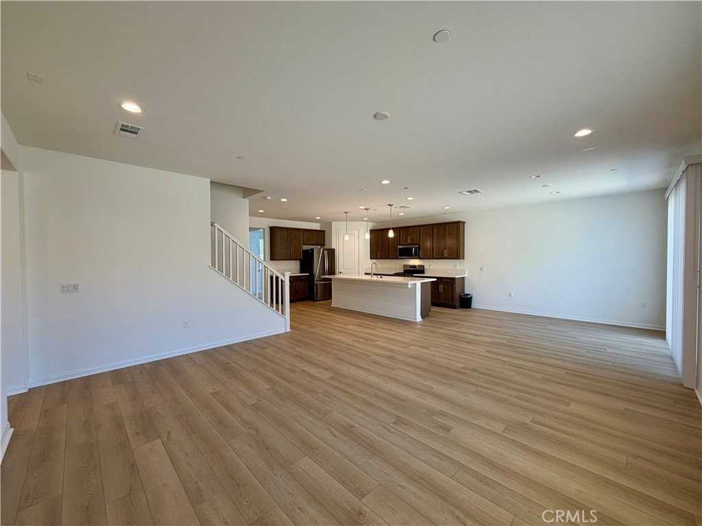21600 Thomas Ct - Photo 6 of 25