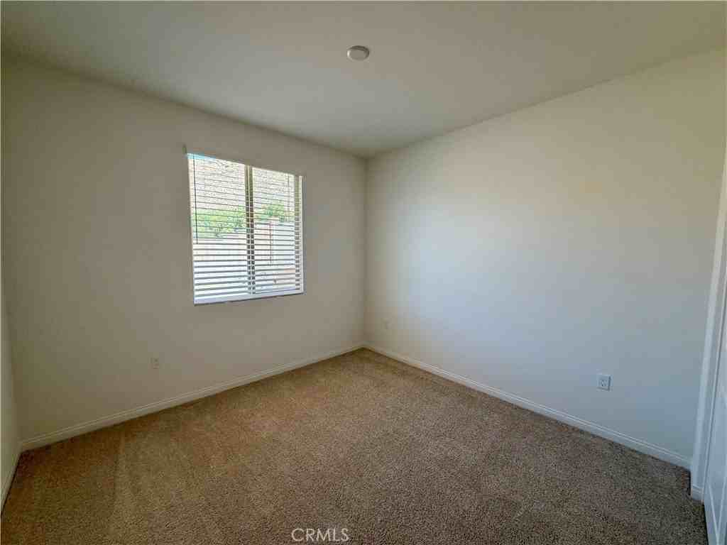 21600 Thomas Ct - Photo 7 of 25