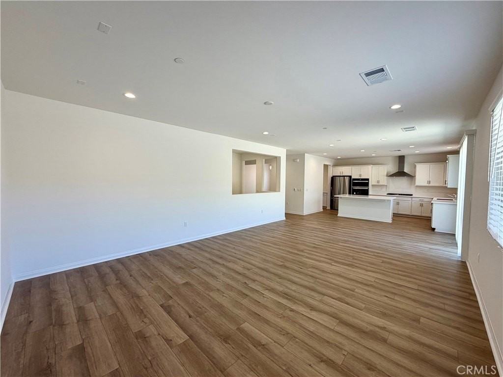 21624 Thomas Ct - Photo 4 of 36