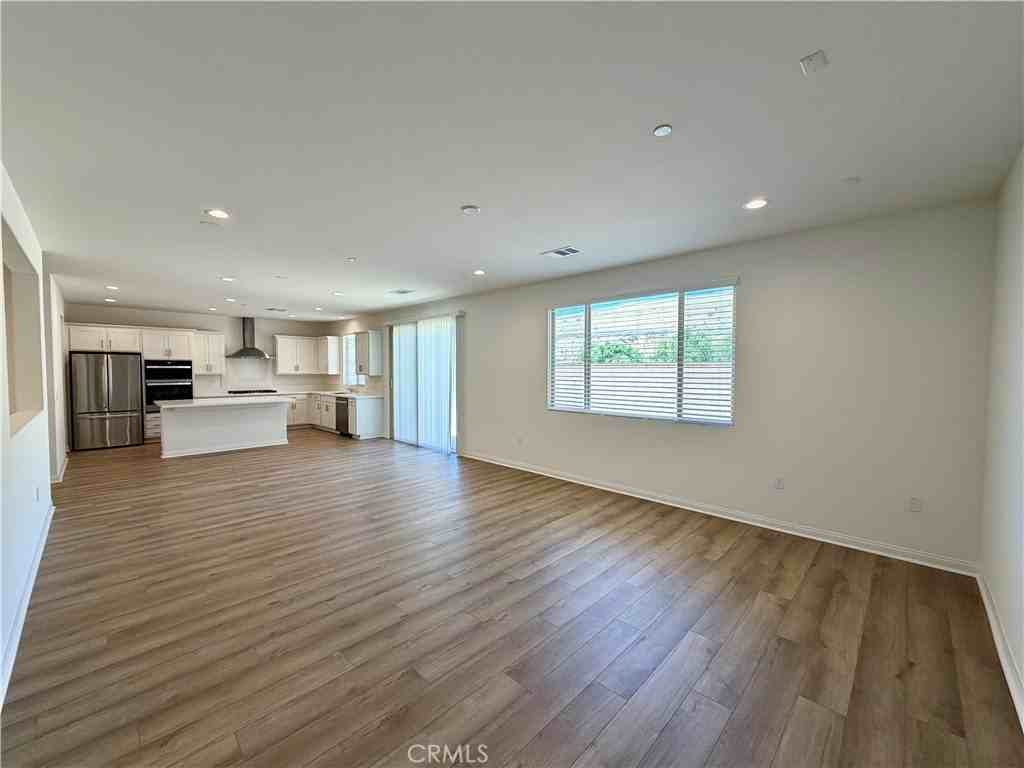 21624 Thomas Ct - Photo 5 of 36