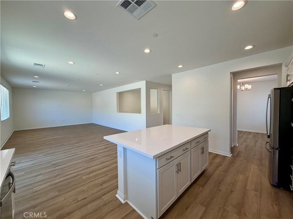 21624 Thomas Ct - Photo 7 of 36