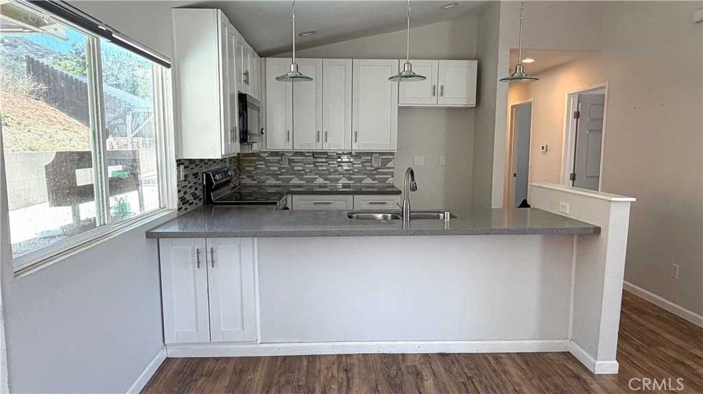 330 James St - Photo 6 of 29