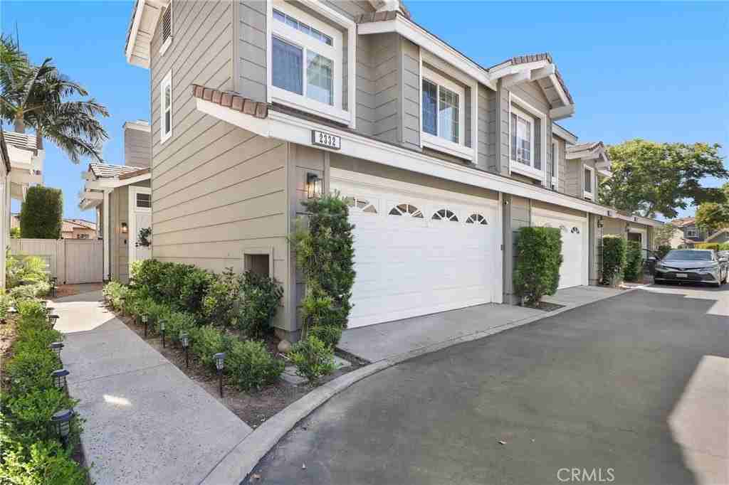 2332 Aspen St - Photo 2 of 34