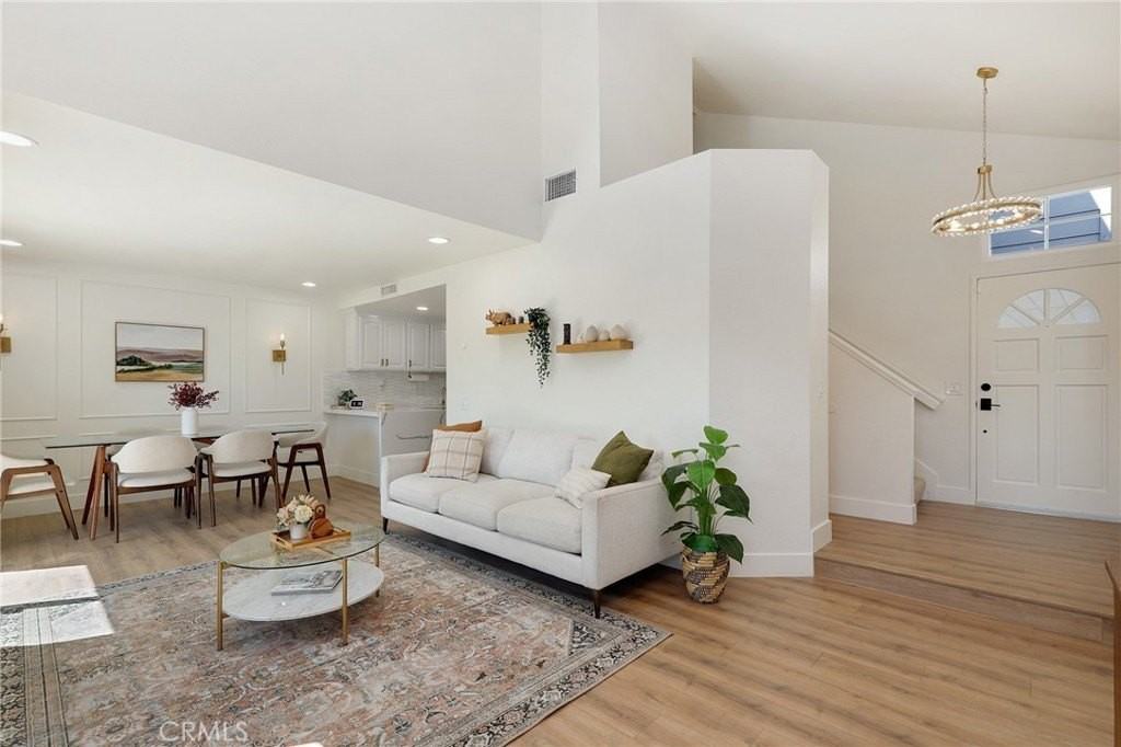 2332 Aspen St - Photo 4 of 34