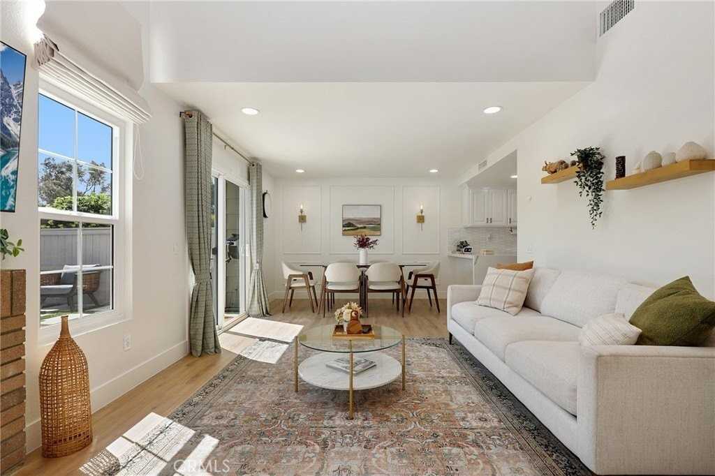 2332 Aspen St - Photo 5 of 34