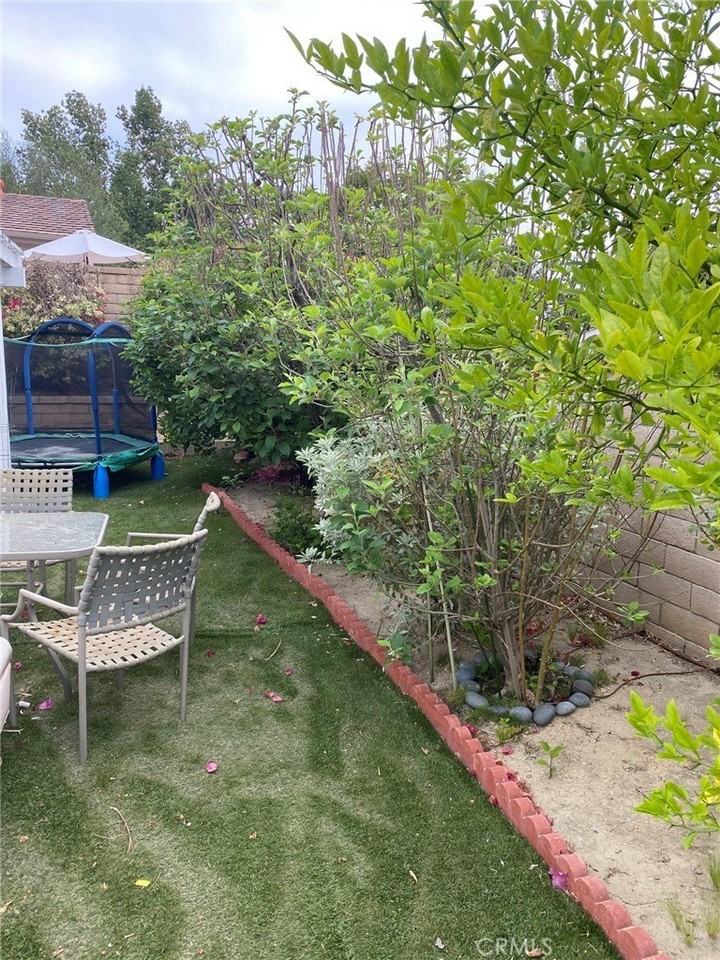 25522 Mackenzie St - Photo 5 of 17