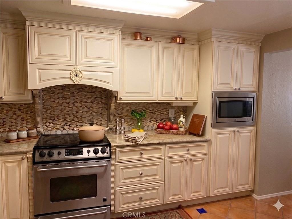 25522 Mackenzie St - Photo 6 of 17