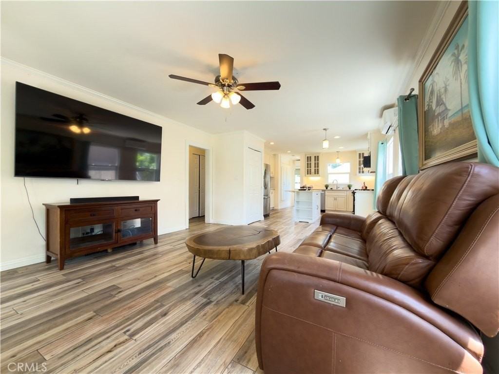 940 Cypress Ave - Photo 3 of 26