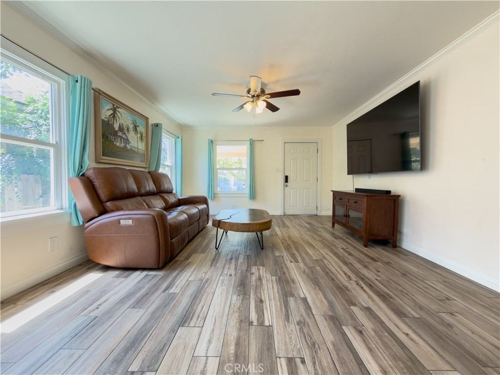 940 Cypress Ave - Photo 4 of 26