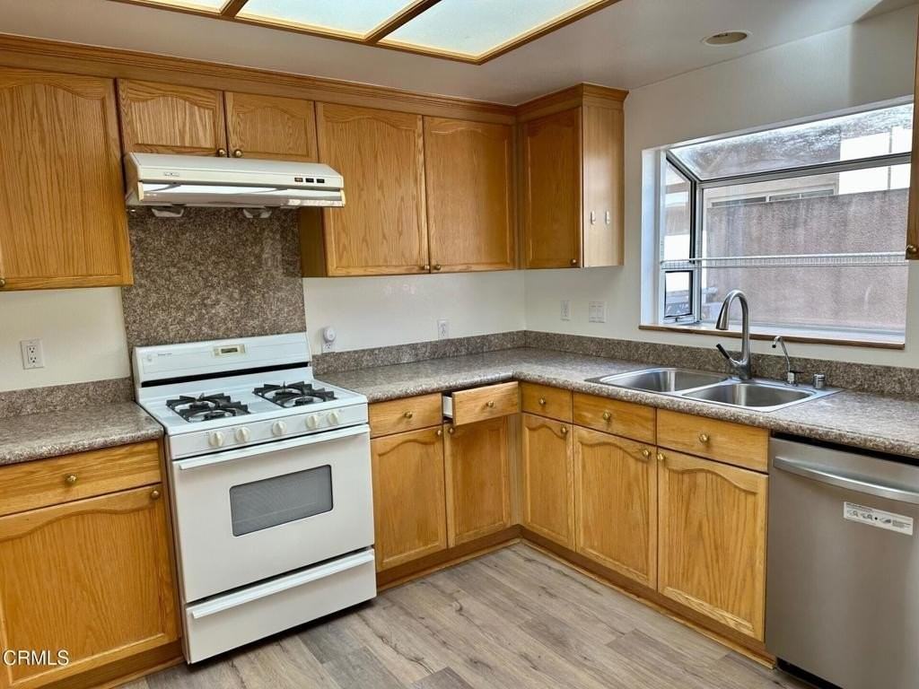 110 N Marengo Ave #B - Photo 7 of 22