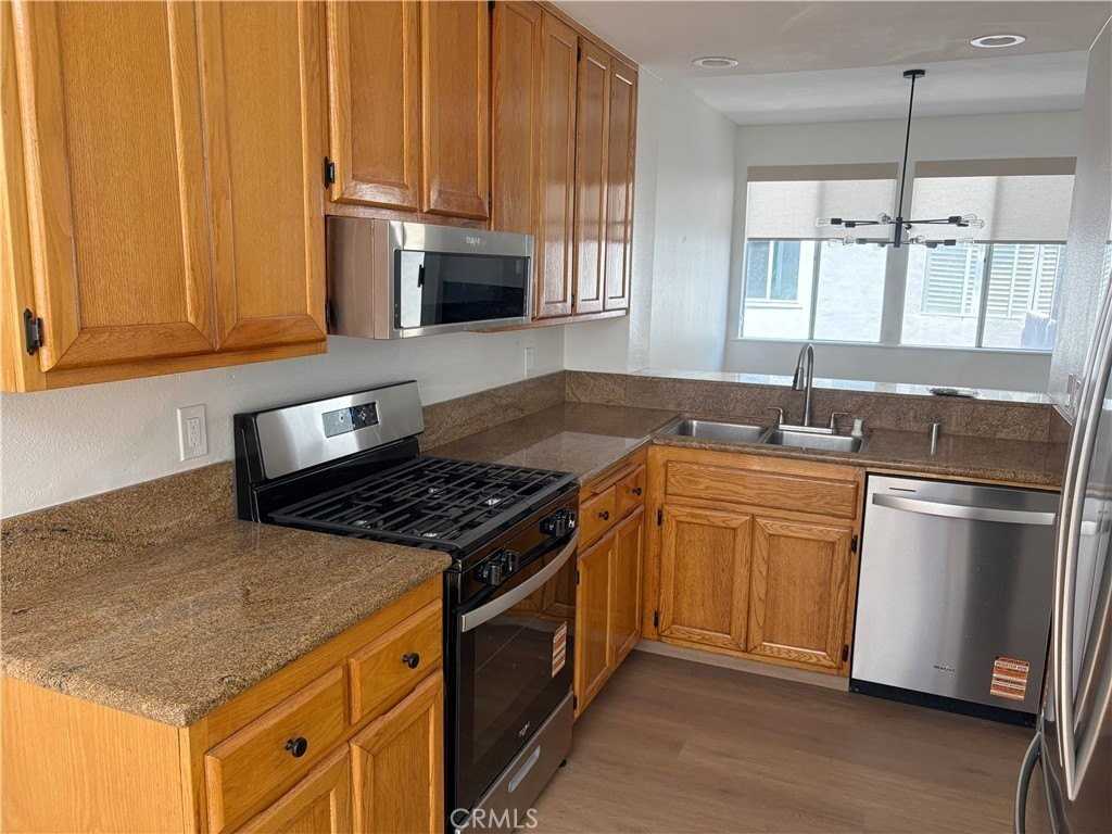 501 Herondo St - Photo 3 of 19