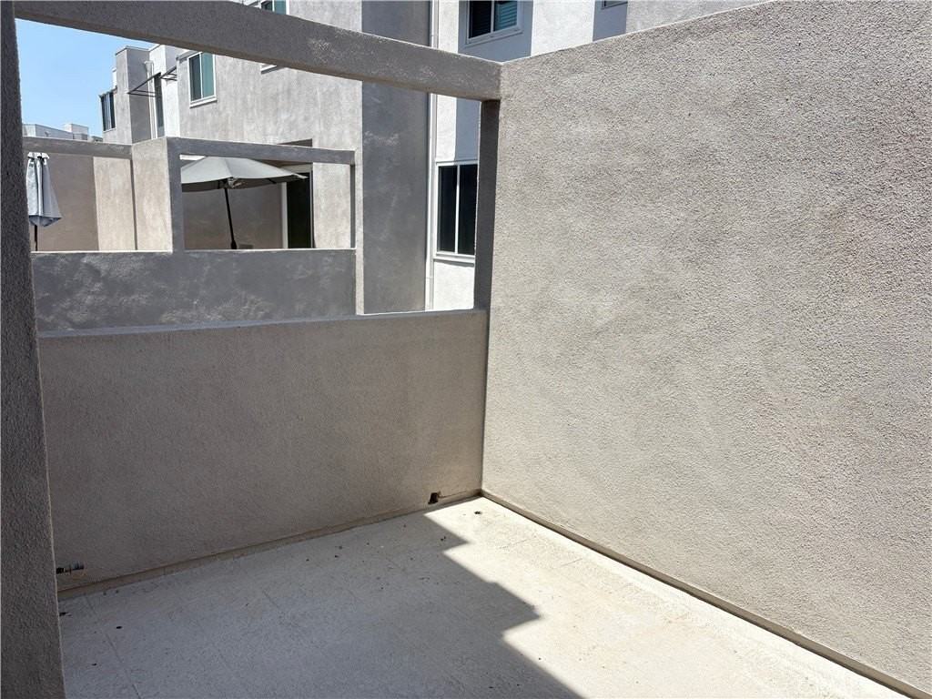 501 Herondo St - Photo 5 of 19
