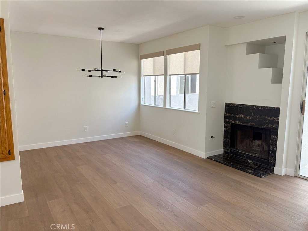 501 Herondo St - Photo 6 of 19