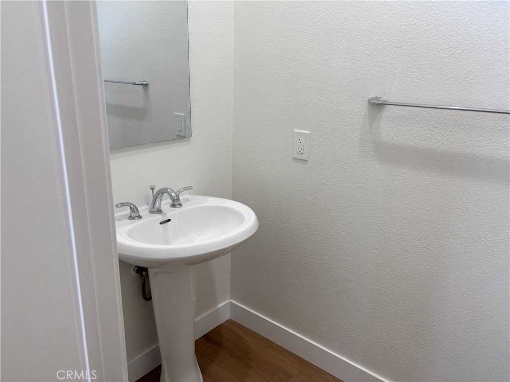 501 Herondo St - Photo 7 of 19