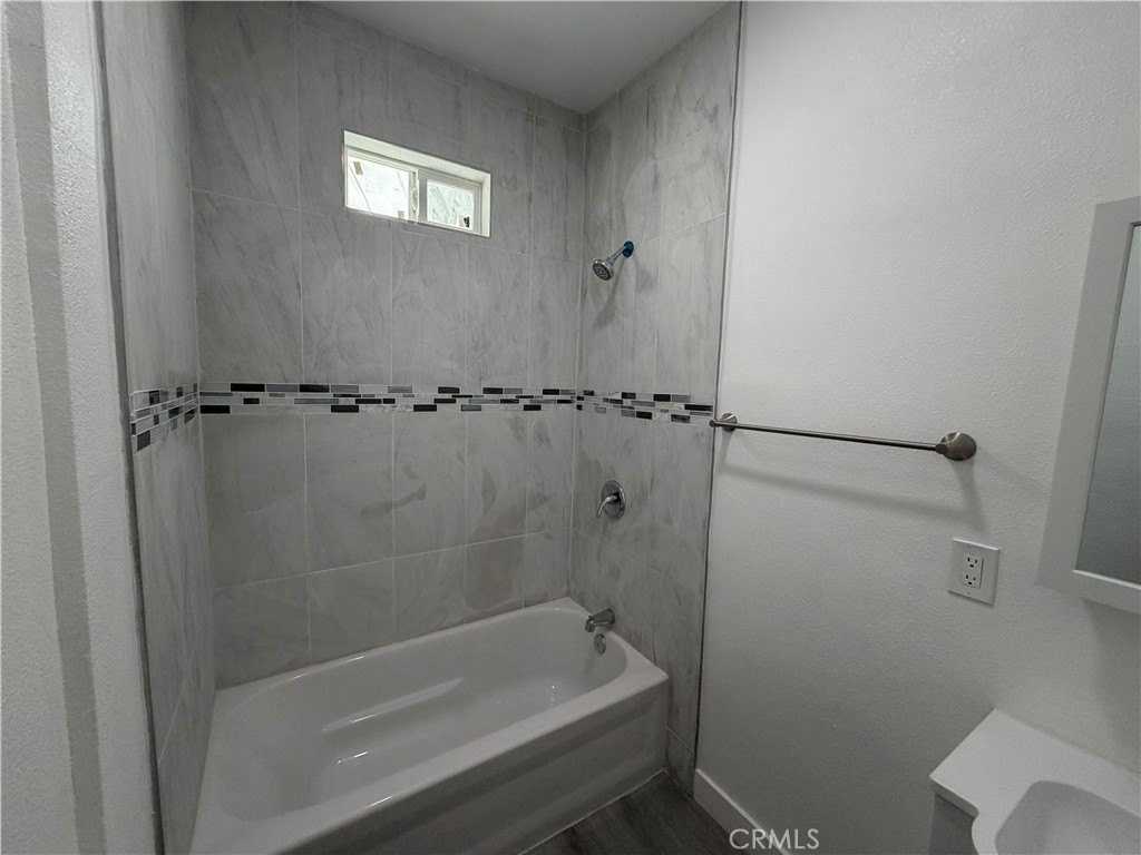 720 Atlantic Ave - Photo 3 of 6