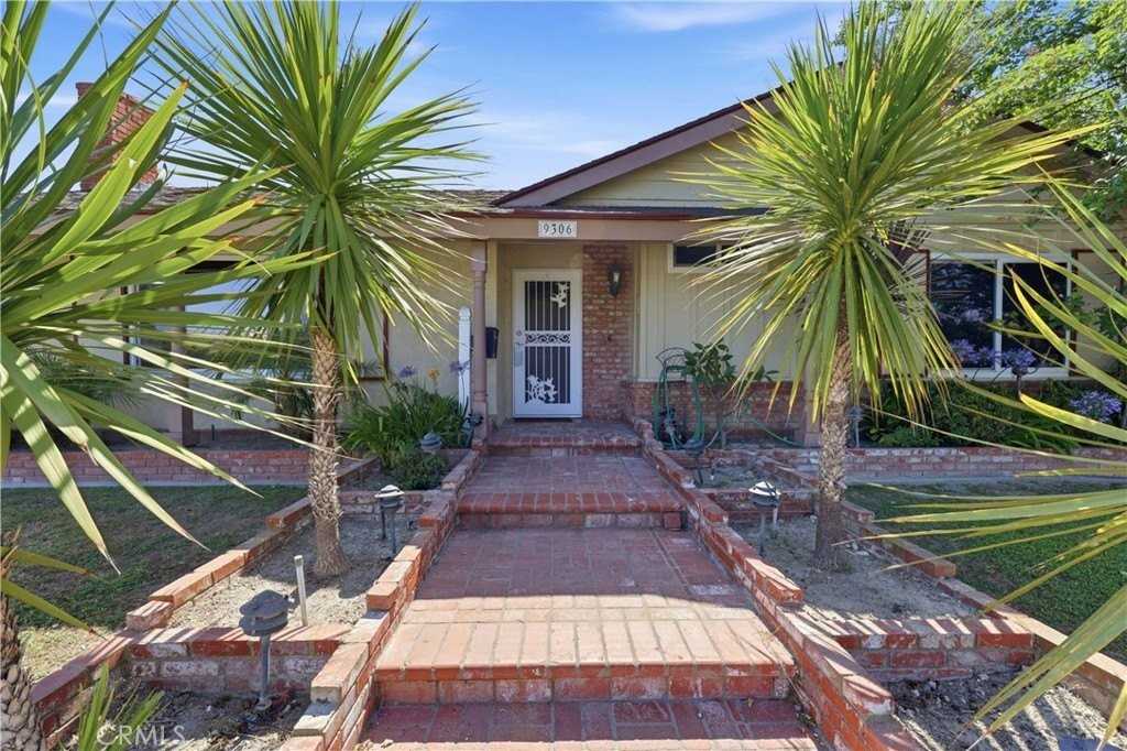 9306 Gregory St - Photo 6 of 41
