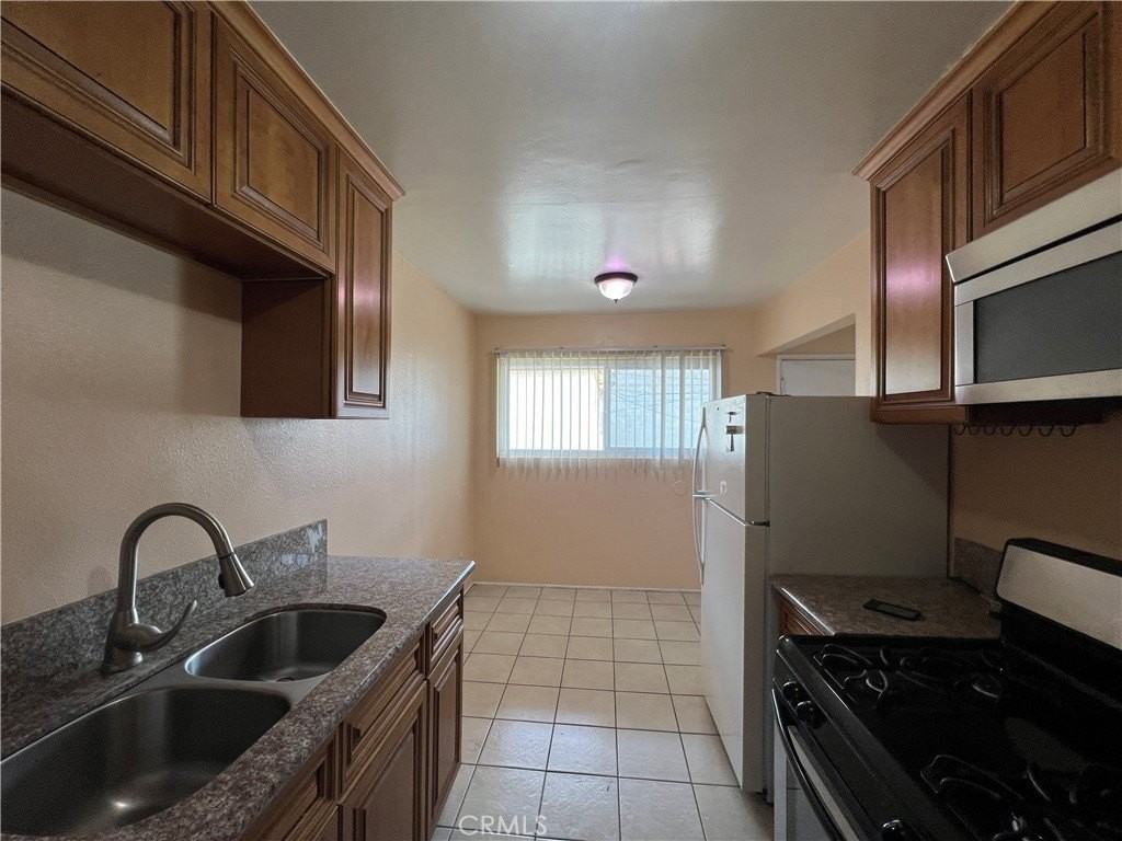 4387 W 134th St #F - Photo 5 of 12