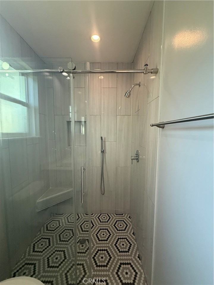6504 Hesperia Ave - Photo 4 of 11