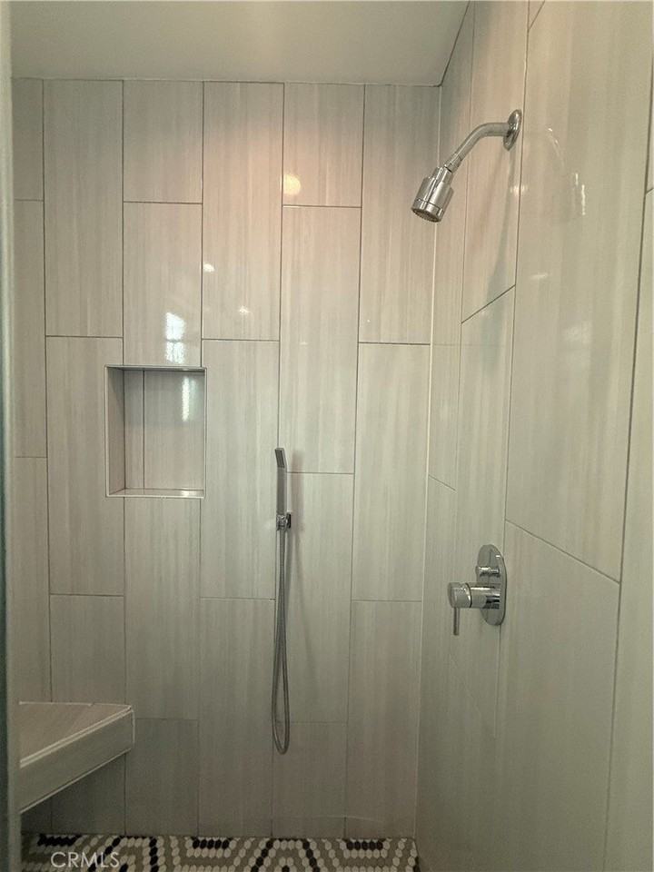 6504 Hesperia Ave - Photo 5 of 11