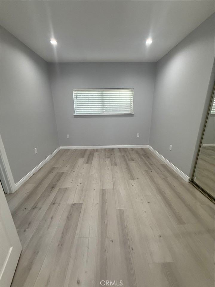 6504 Hesperia Ave - Photo 7 of 11