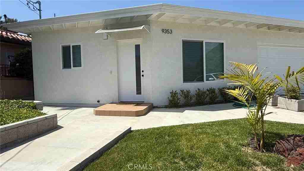 9343 Crystal View Dr - Photo 2 of 10