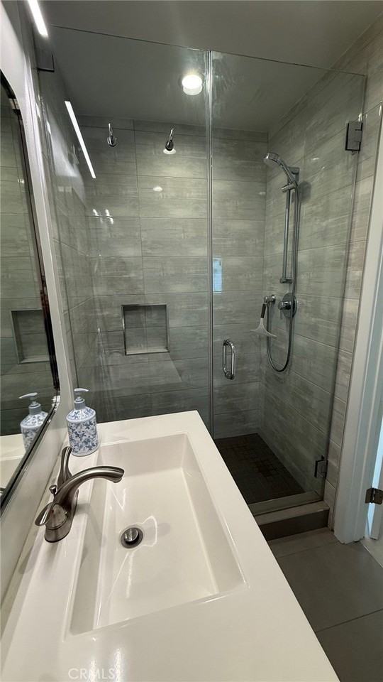 9343 Crystal View Dr - Photo 3 of 10