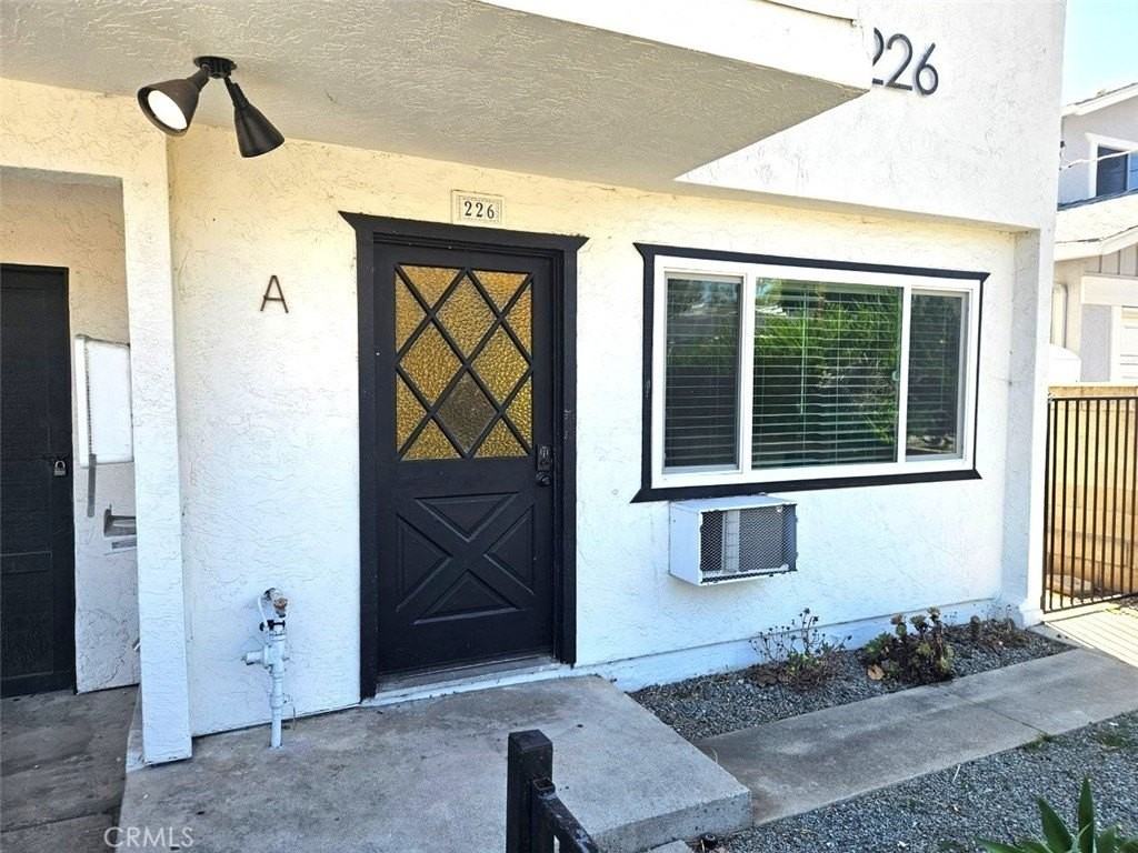 226 N Citrus Ave #A - Photo 3 of 36