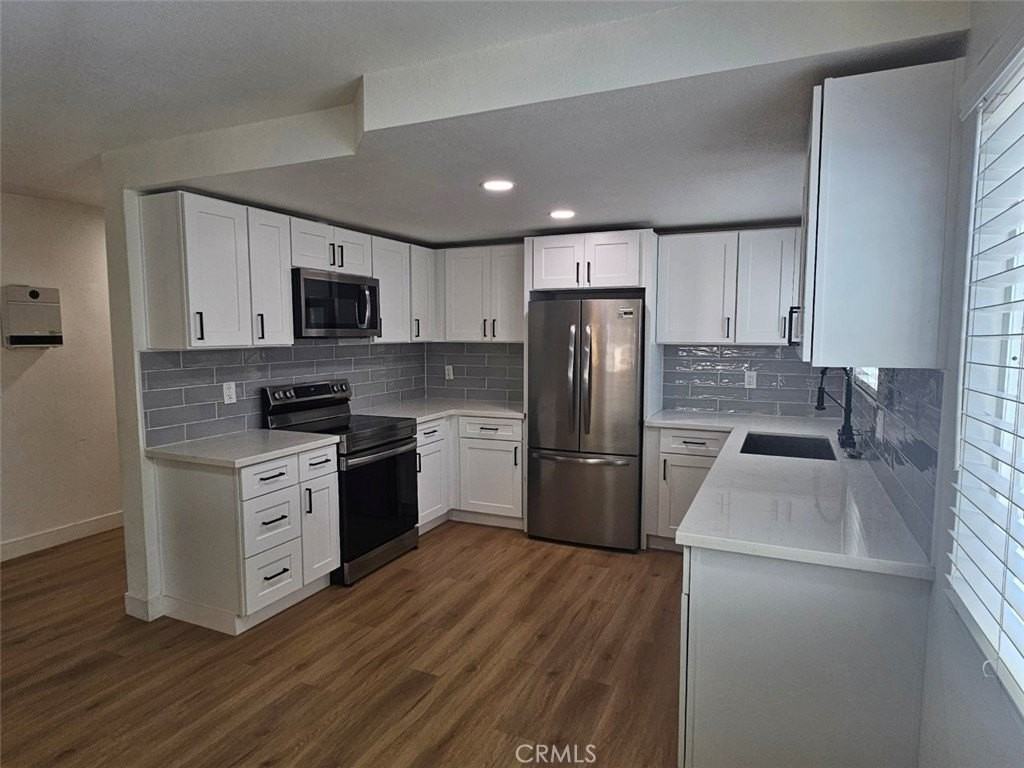 226 N Citrus Ave #A - Photo 7 of 36