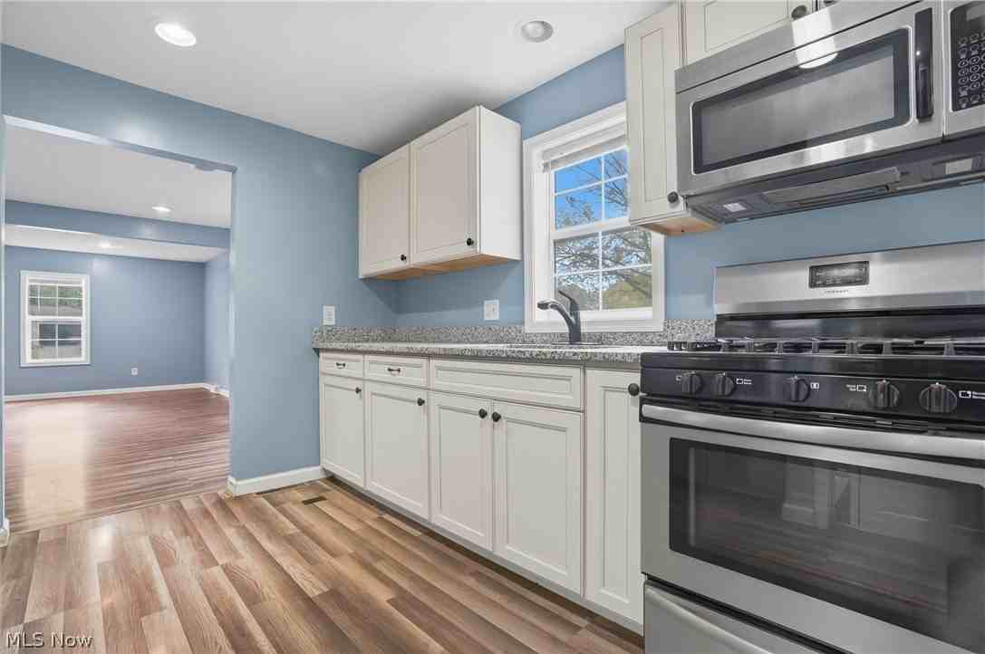 1987 King Dr - Photo 7 of 22