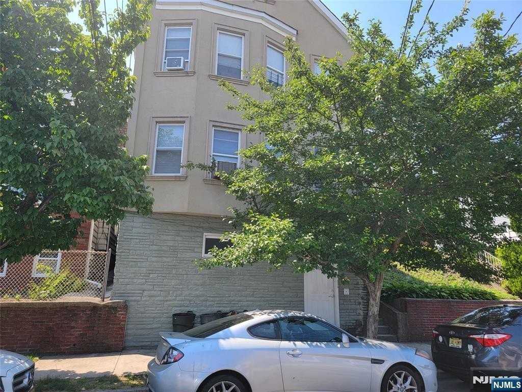 165 Corabelle Ave #2