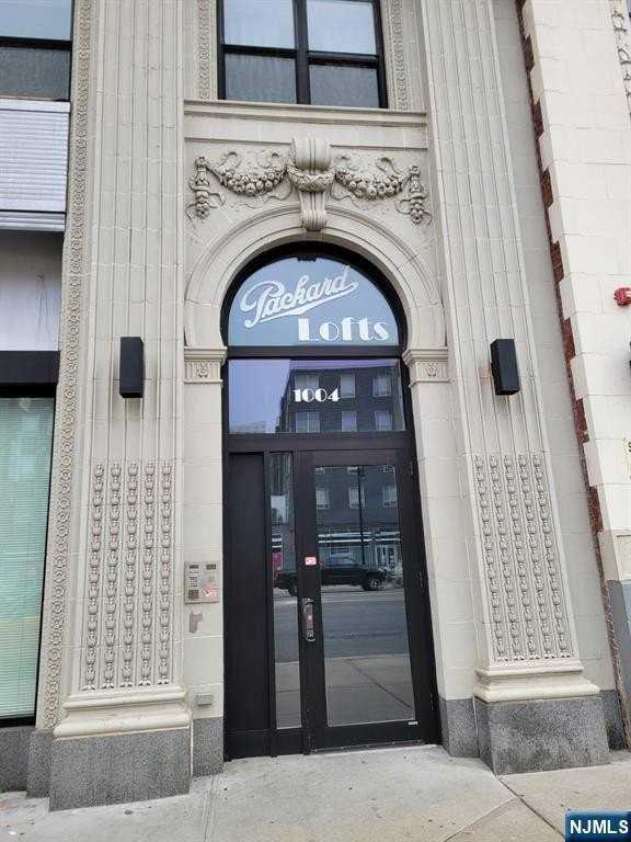 1004 Broad St #309 - Photo 2 of 9