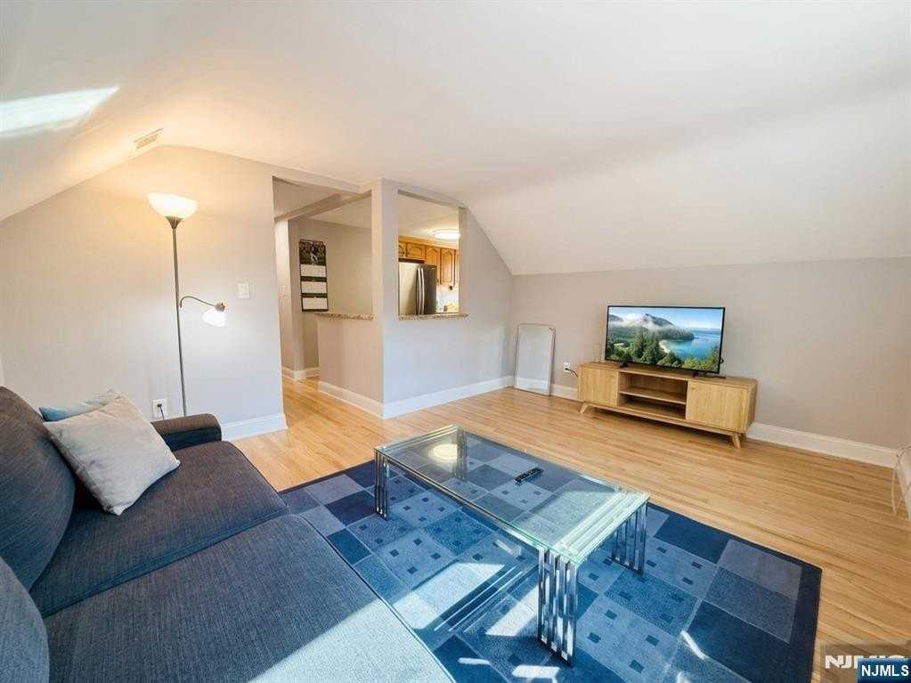 2278 Center Ave #2ndFL - Photo 4 of 7