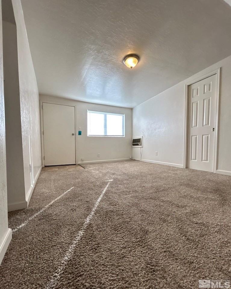 621 1/2 6th St - Photo 2 of 12