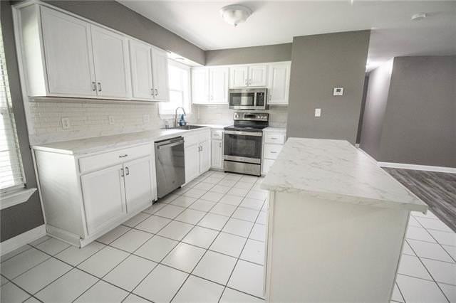 19341 Hiatt St - Photo 4 of 15