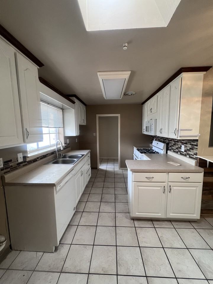 3500 Hercules Ave #1 - Photo 3 of 40
