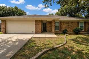 3902 Helmsford Dr - Photo 1 of 1