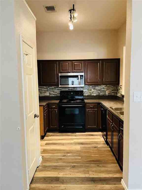 5039 Mountain Spring Trl - Photo 3 of 7