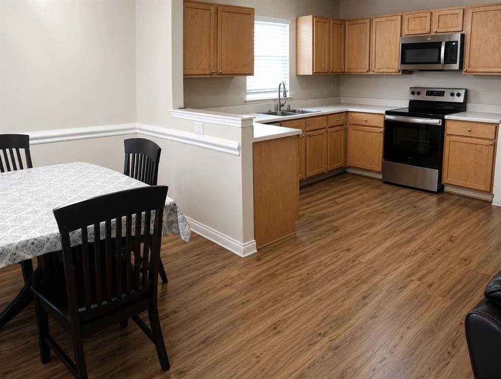 1509 Leeward Ln - Photo 2 of 9