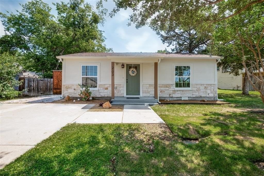 203 S Waxahachie St - Photo 3 of 26